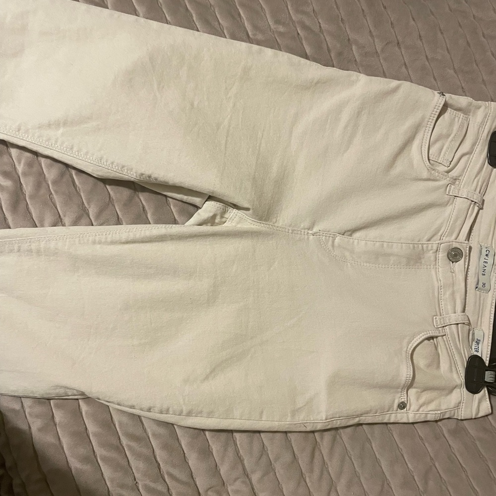 beige skinny jeans